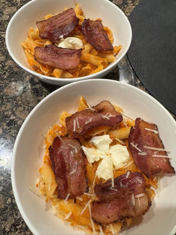 Penne with bacon and cheese