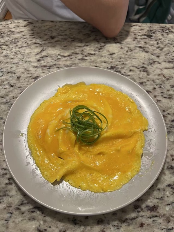 Fluffy omelette with scallions