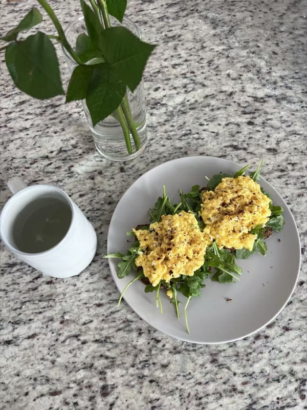 Scrambled eggs on arugula toast